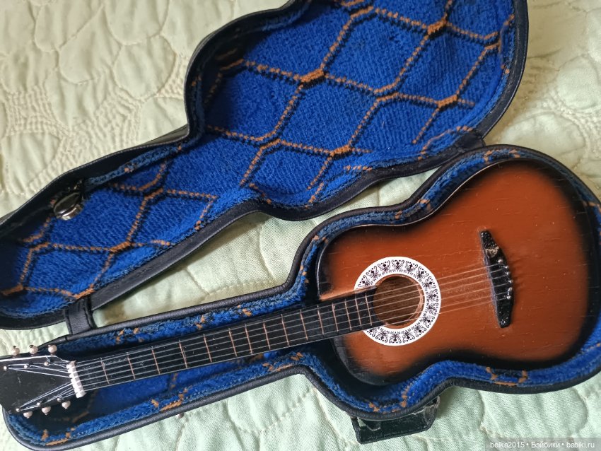 Гитара в кофре — Другие аксессуары для кукол (фото 2)