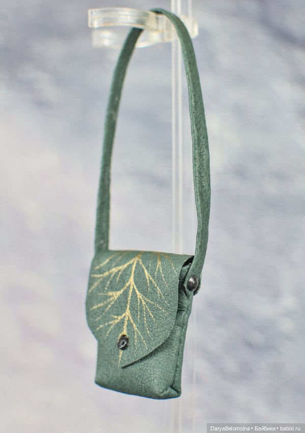 Зеленая сумка с золотым рисунком (фото 5)