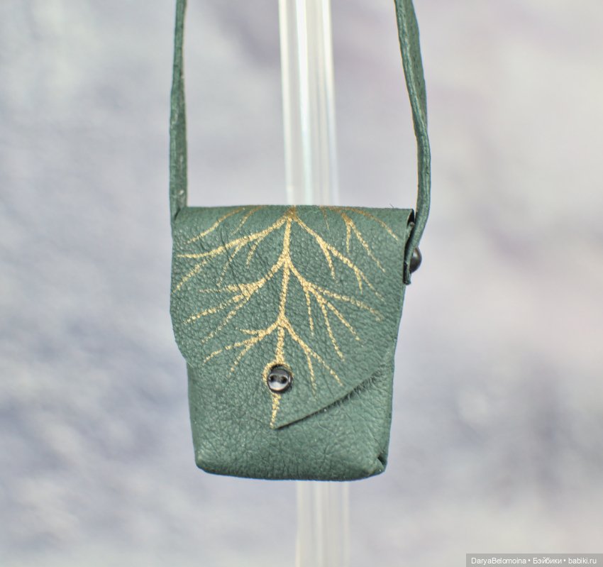 Зеленая сумка с золотым рисунком (фото 6)