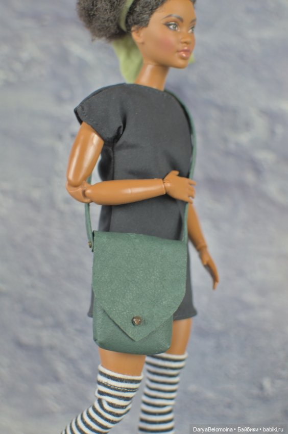 Темно-зеленая сумочка из тонкой кожи