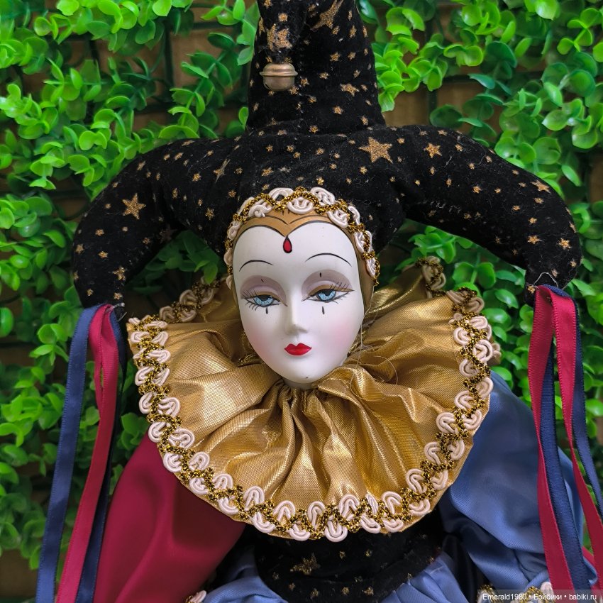 Фарфоровая кукла Венецианский паяц
