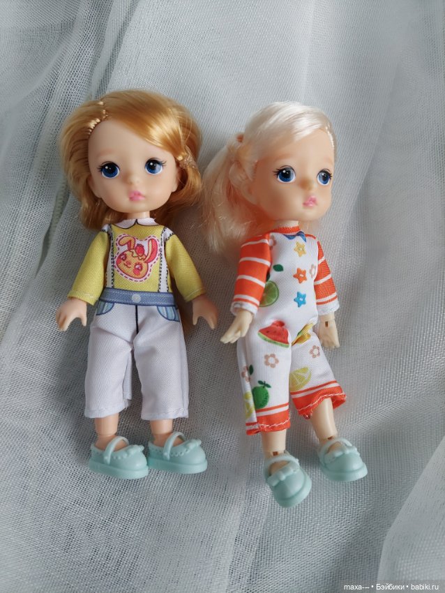 Лот две маленькие куколки с одеждой и обувью (фото 4)