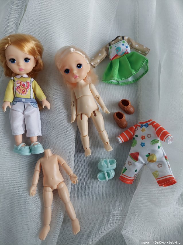 Лот две маленькие куколки с одеждой и обувью (фото 2)