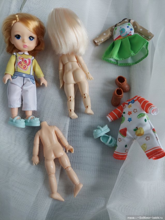 Лот две маленькие куколки с одеждой и обувью (фото 3)