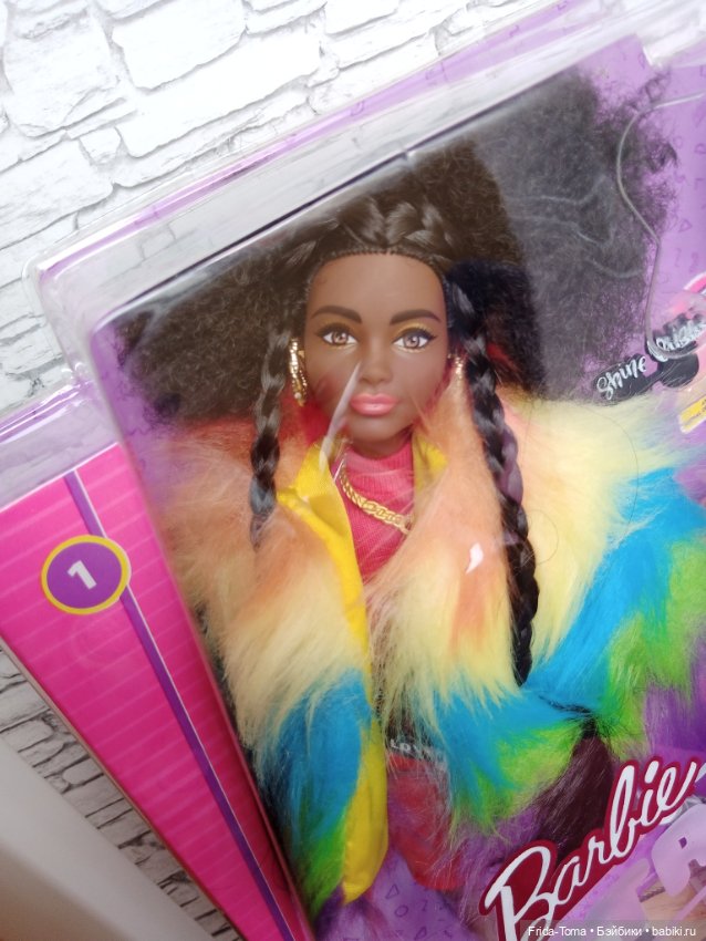 Барби Экстра #1 Barbie Extra Curvi Кёрви афро в радужной шубке
