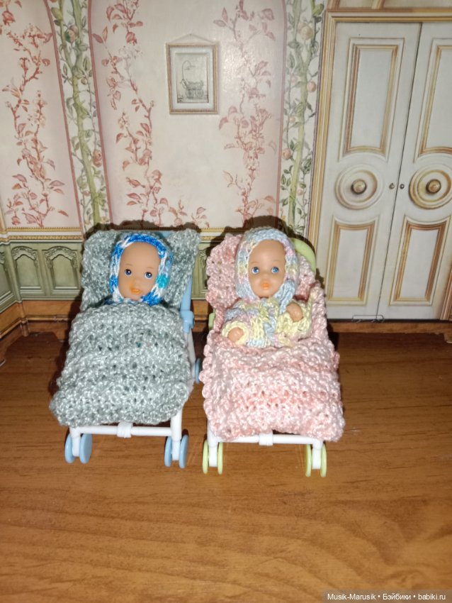 Малыши в коляске — Игровые куклы