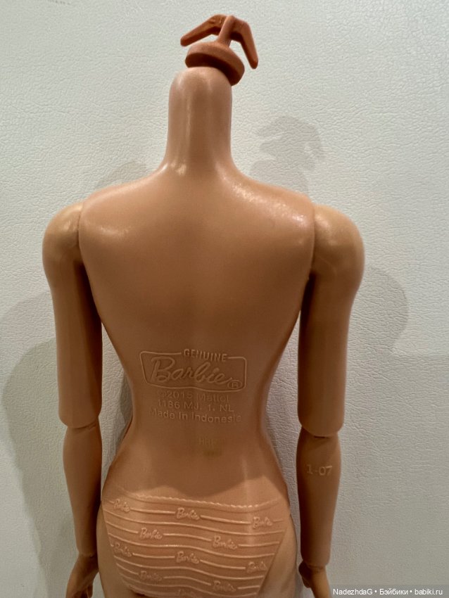 Тело Барби Марго в комбинезоне (фото 8)