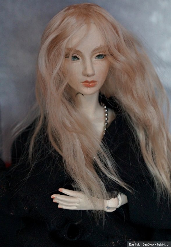 Карамелька шарнирная кукла La Doll