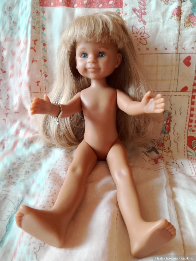 Ириска Паола Рейна в платье