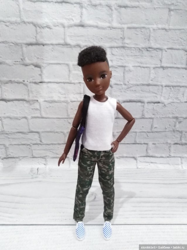 Шарнирная кукла Creatable Word