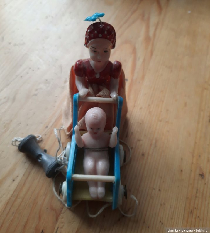 Дама с коляской — Антикварные игрушки (фото 7)