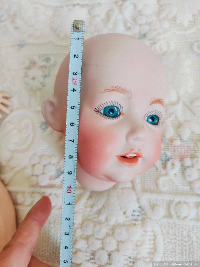 Хорошенькая репликовая головка Хильды Кеснер