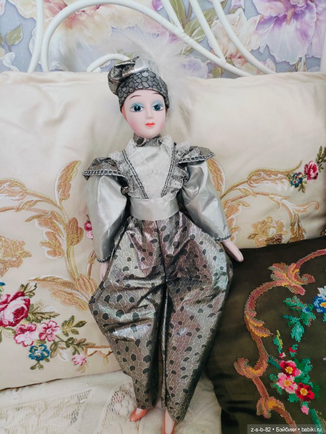 Красивый клоун в стиле Ар-деко