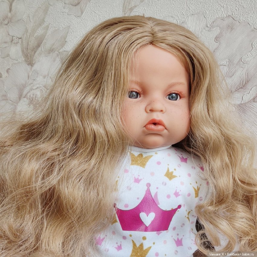 The Preppy&Endisa мягконабивная кукла Мелена, блондинка, 45 см