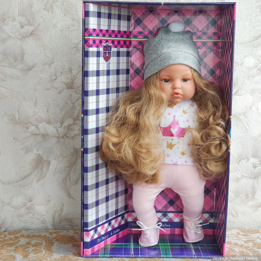 The Preppy&Endisa мягконабивная кукла Мелена, блондинка, 45 см