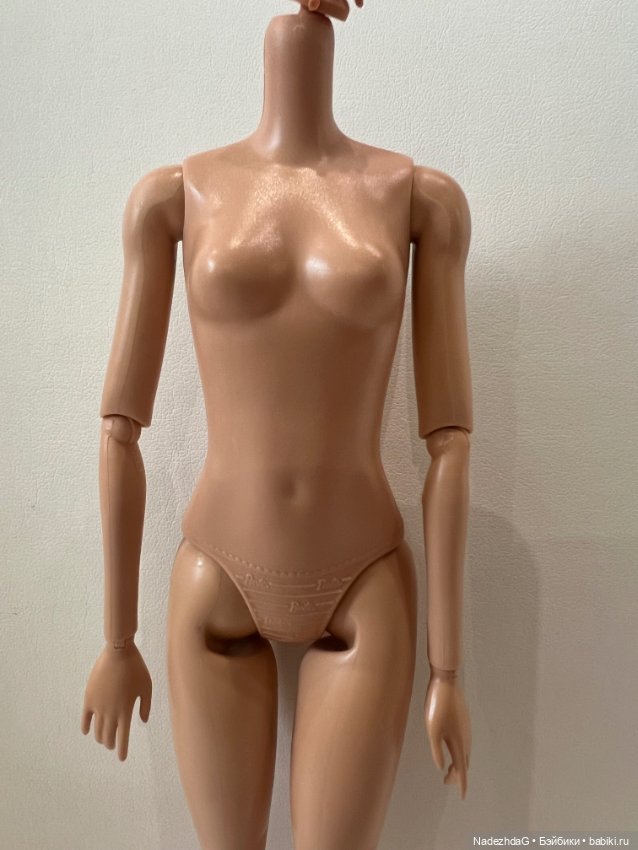 Тело Барби Марго на роликах (фото 4)