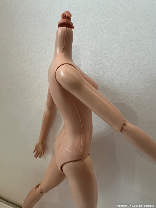 Тело Барби Марго на роликах (фото 10)