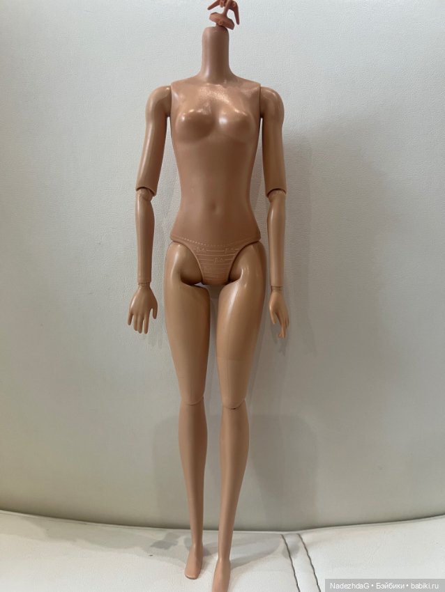 Тело Барби Марго на роликах (фото 2)