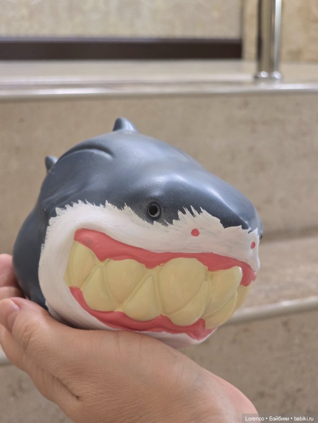 Незаменимая компаньонша на пляже (фото 8)