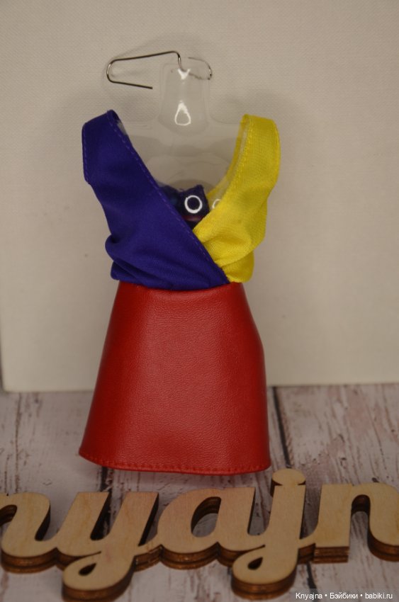 Новое платье рыжей Виктории Looks (фото 2)