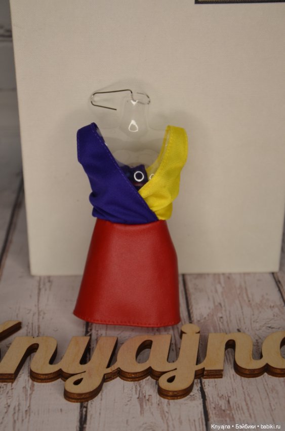 Новое платье рыжей Виктории Looks