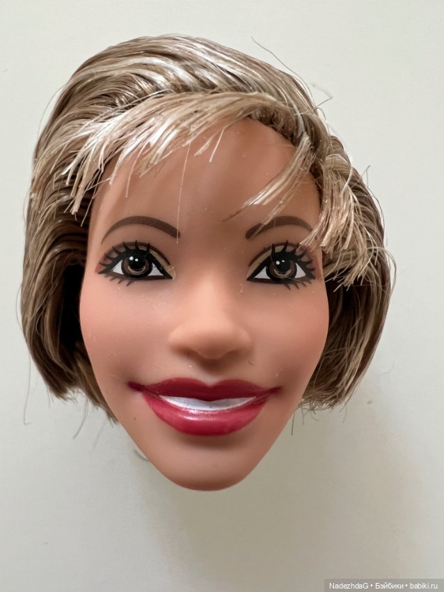 Голова Изабель Альенде Isabel Allende (фото 3)