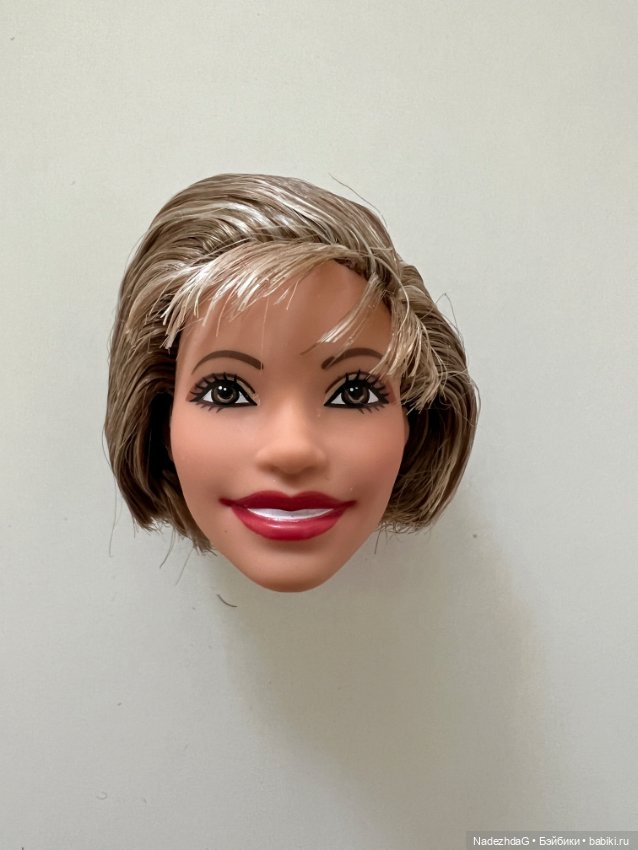 Голова Изабель Альенде Isabel Allende