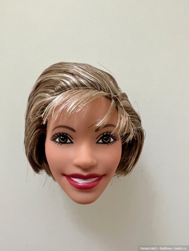 Голова Изабель Альенде Isabel Allende