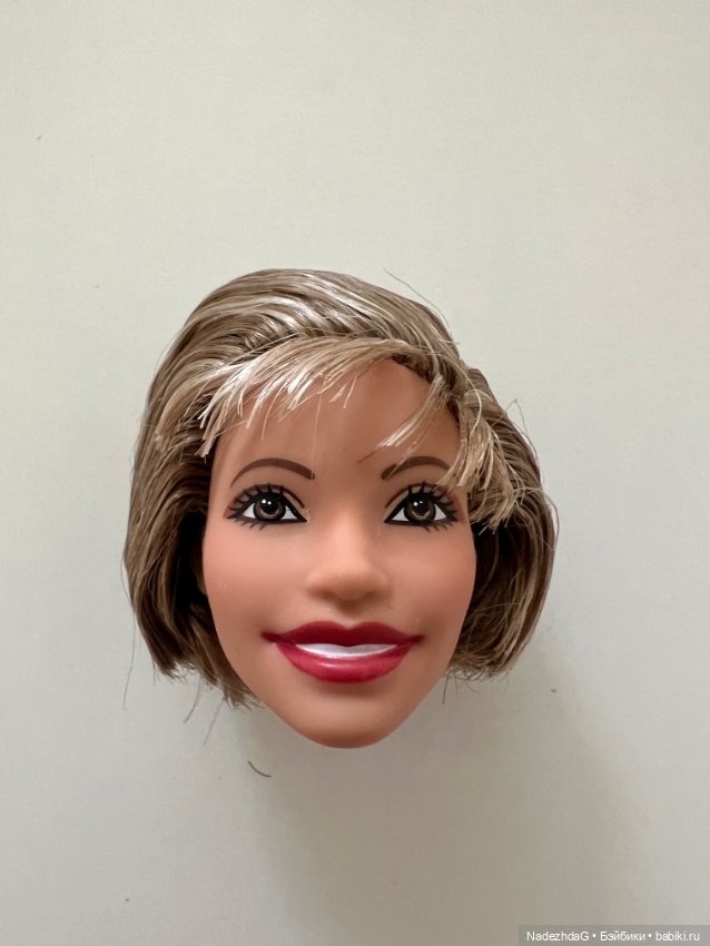 Голова Изабель Альенде Isabel Allende