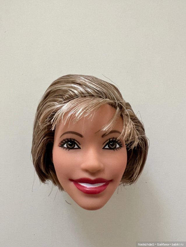 Голова Изабель Альенде Isabel Allende