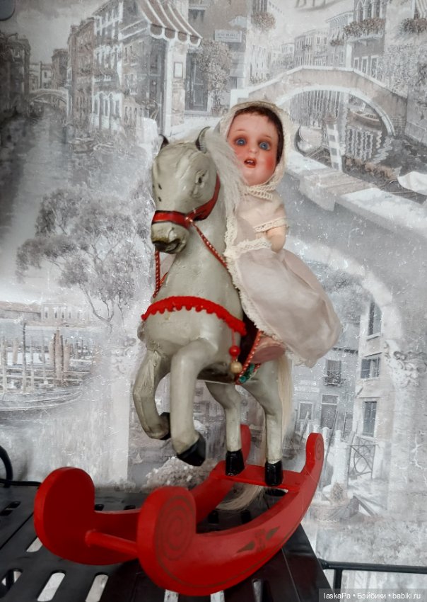 Малышка Heubach Koppelsdorf 300 на лошадке (фото 8)