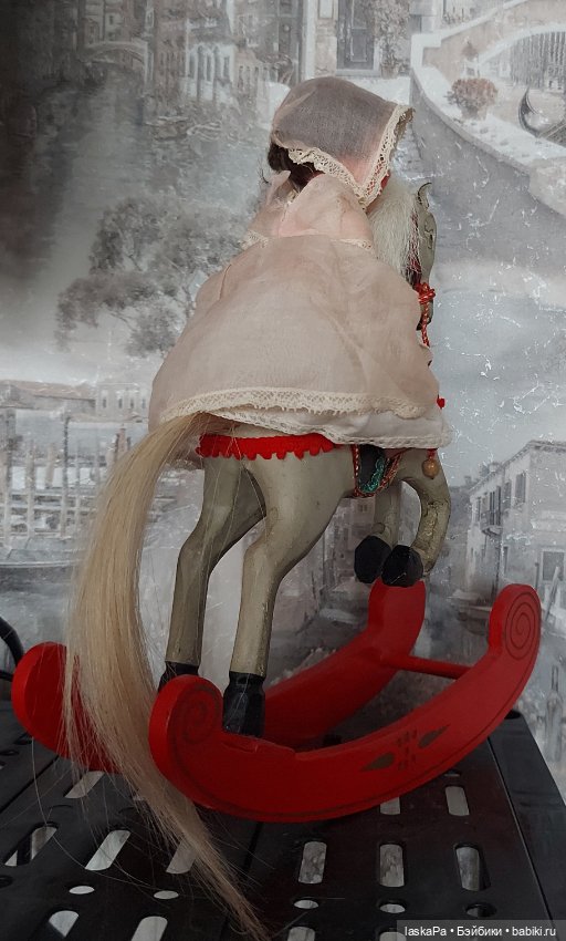 Малышка Heubach Koppelsdorf 300 на лошадке (фото 7)