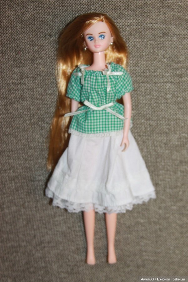 Винтажная светлая подружка Дженни Кисара