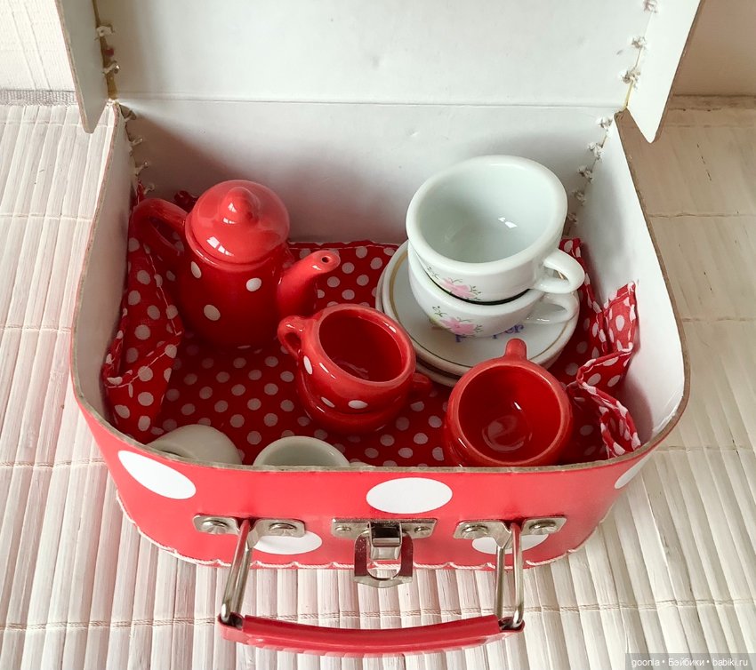 Посуда для кукол из разных наборов