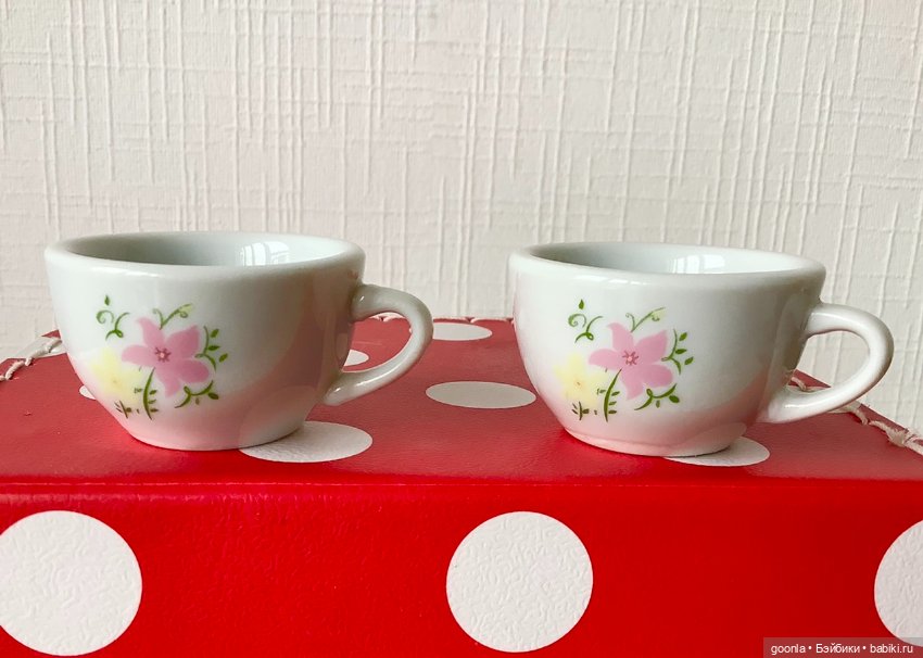 Посуда для кукол из разных наборов