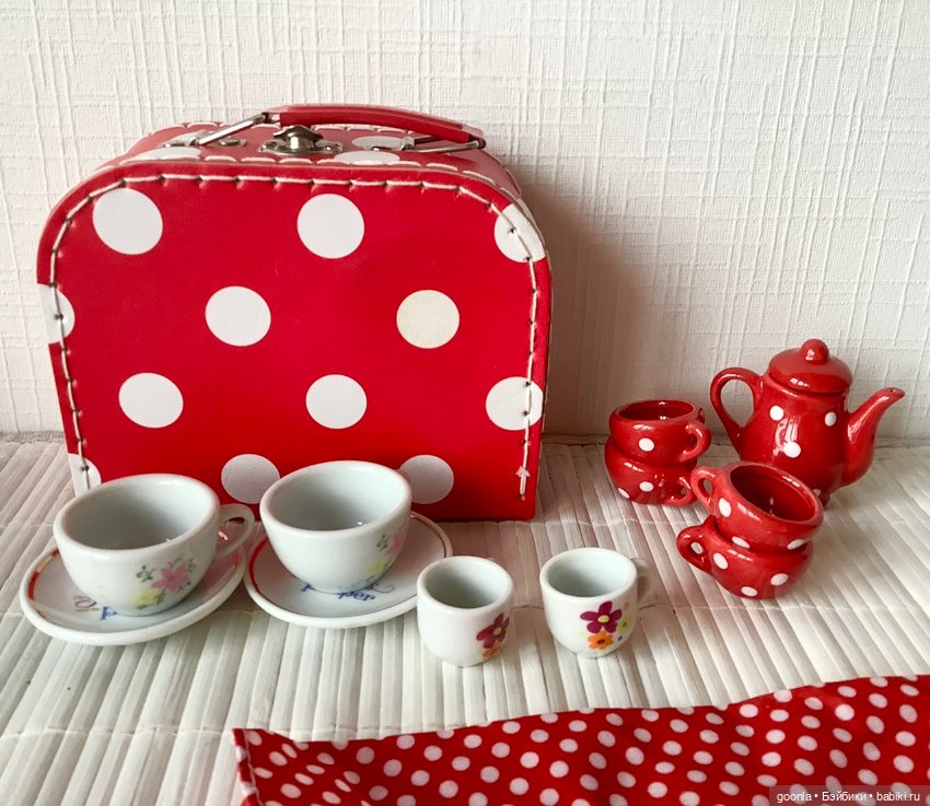 Посуда для кукол из разных наборов