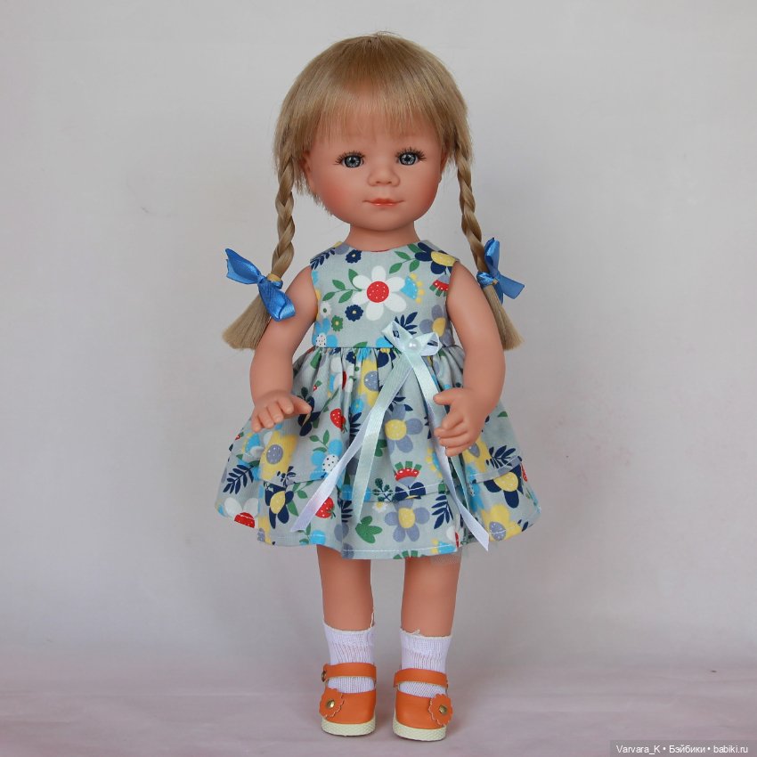 Carmen Gonzalez, кукла Мариетта с косичками, в летнем платье, 34 см