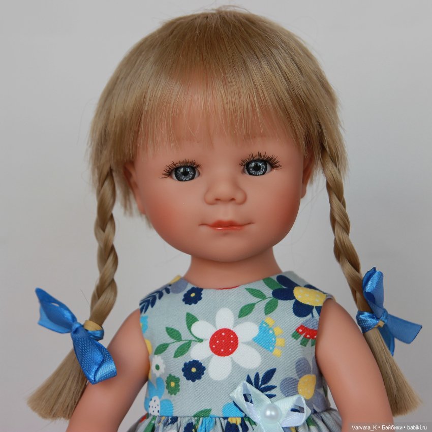 Carmen Gonzalez, кукла Мариетта с косичками, в летнем платье, 34 см (фото 3)