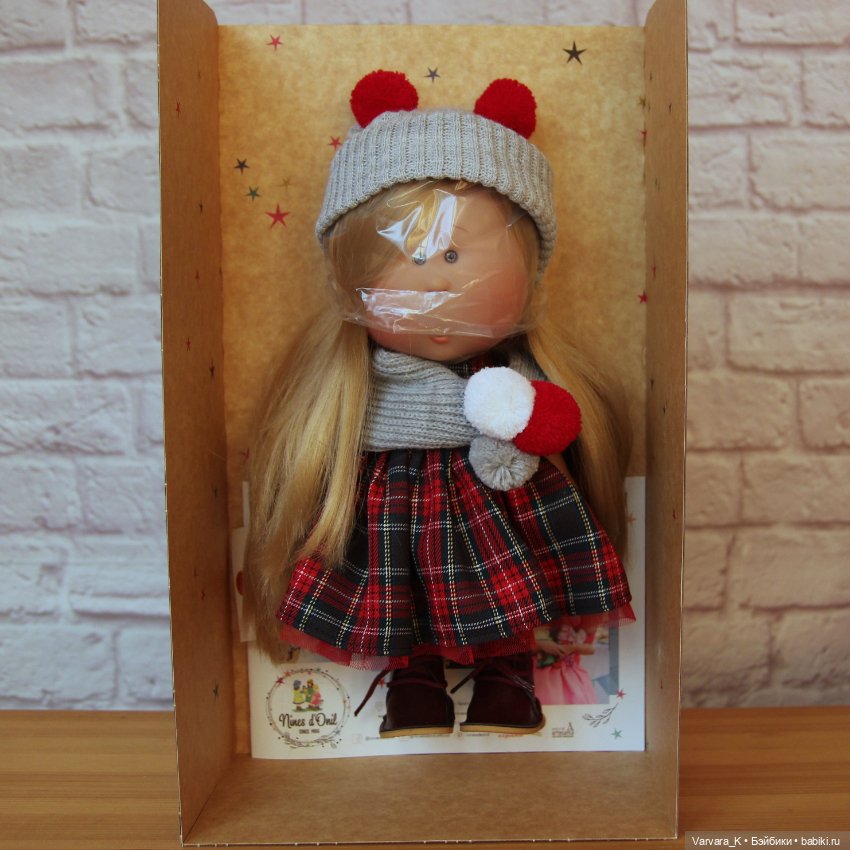 Nines D Onil кукла Мия блондинка, в клетчатом платье , 30 см