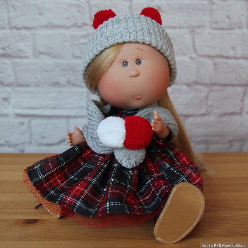 Nines D Onil кукла Мия блондинка, в клетчатом платье , 30 см (фото 10)