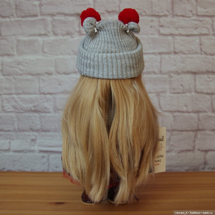 Nines D Onil кукла Мия блондинка, в клетчатом платье , 30 см (фото 5)