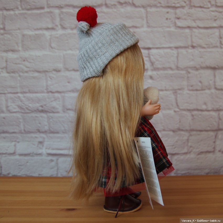 Nines D Onil кукла Мия блондинка, в клетчатом платье , 30 см (фото 6)