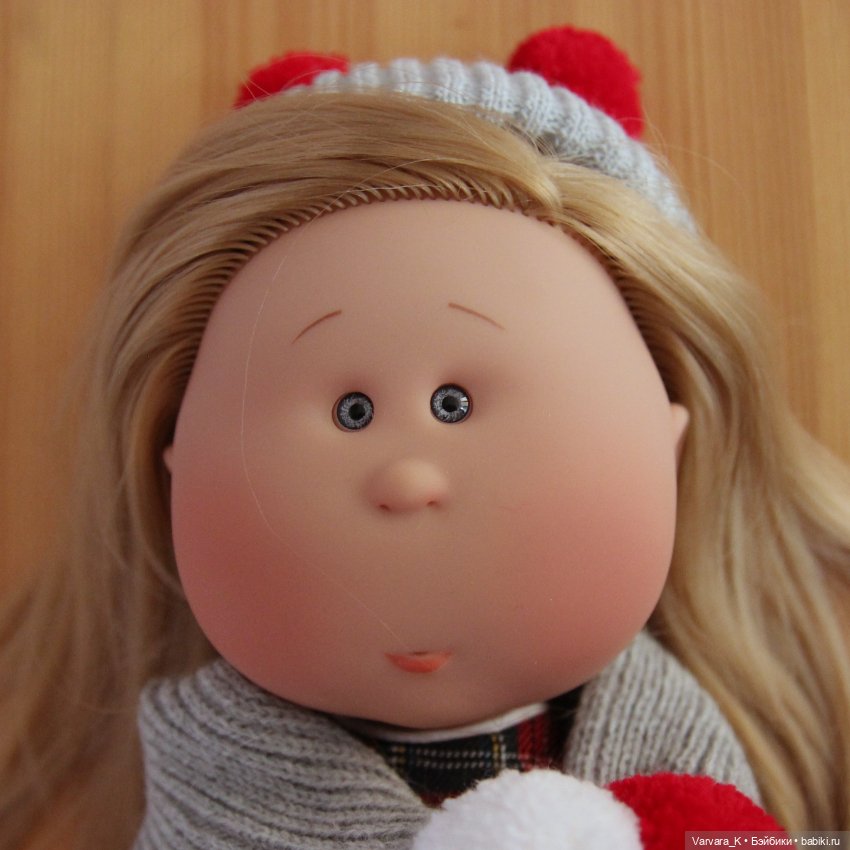 Nines D Onil кукла Мия блондинка, в клетчатом платье , 30 см (фото 7)