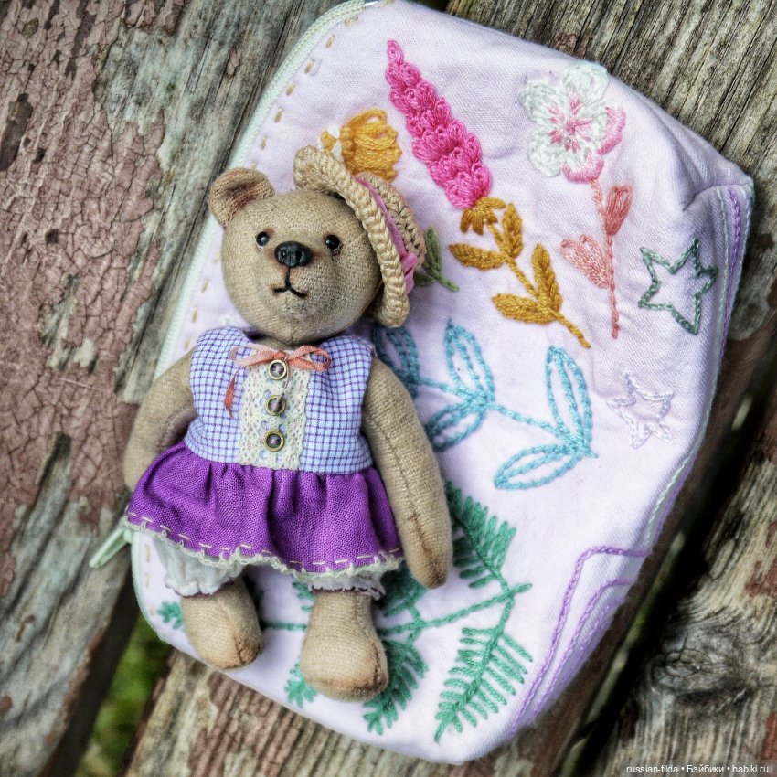 Мишка Тедди талисман в косметичке с вышивкой (фото 2)