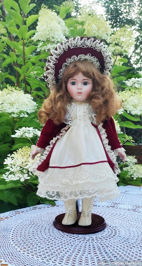 Винтажная реплика французской антикварной куклы