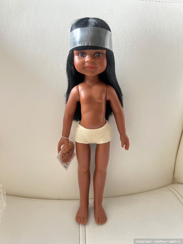 Клепа Нора с сережками 2017 год Paola Reina