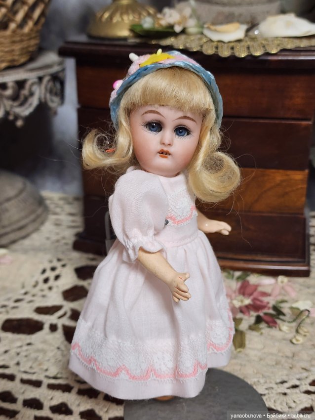 Антикварная малявочка Каммер Рейнхард на флаппер теле, рост 16 см