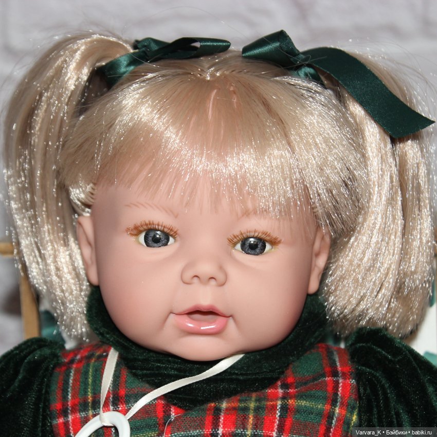 Мягконабивная кукла Rauber Карла в зеленом платье, (фото 3)