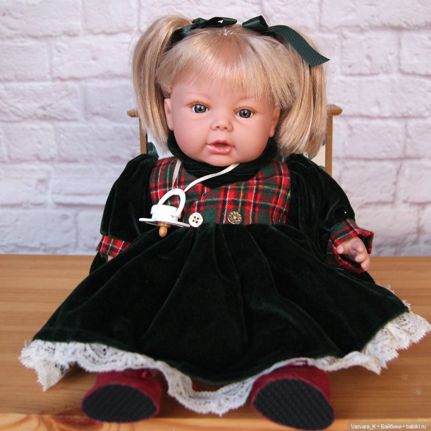 Мягконабивная кукла Rauber Карла в зеленом платье, (фото 2)