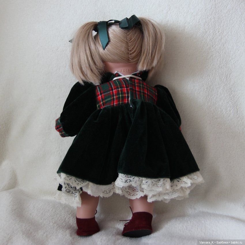 Мягконабивная кукла Rauber Карла в зеленом платье,